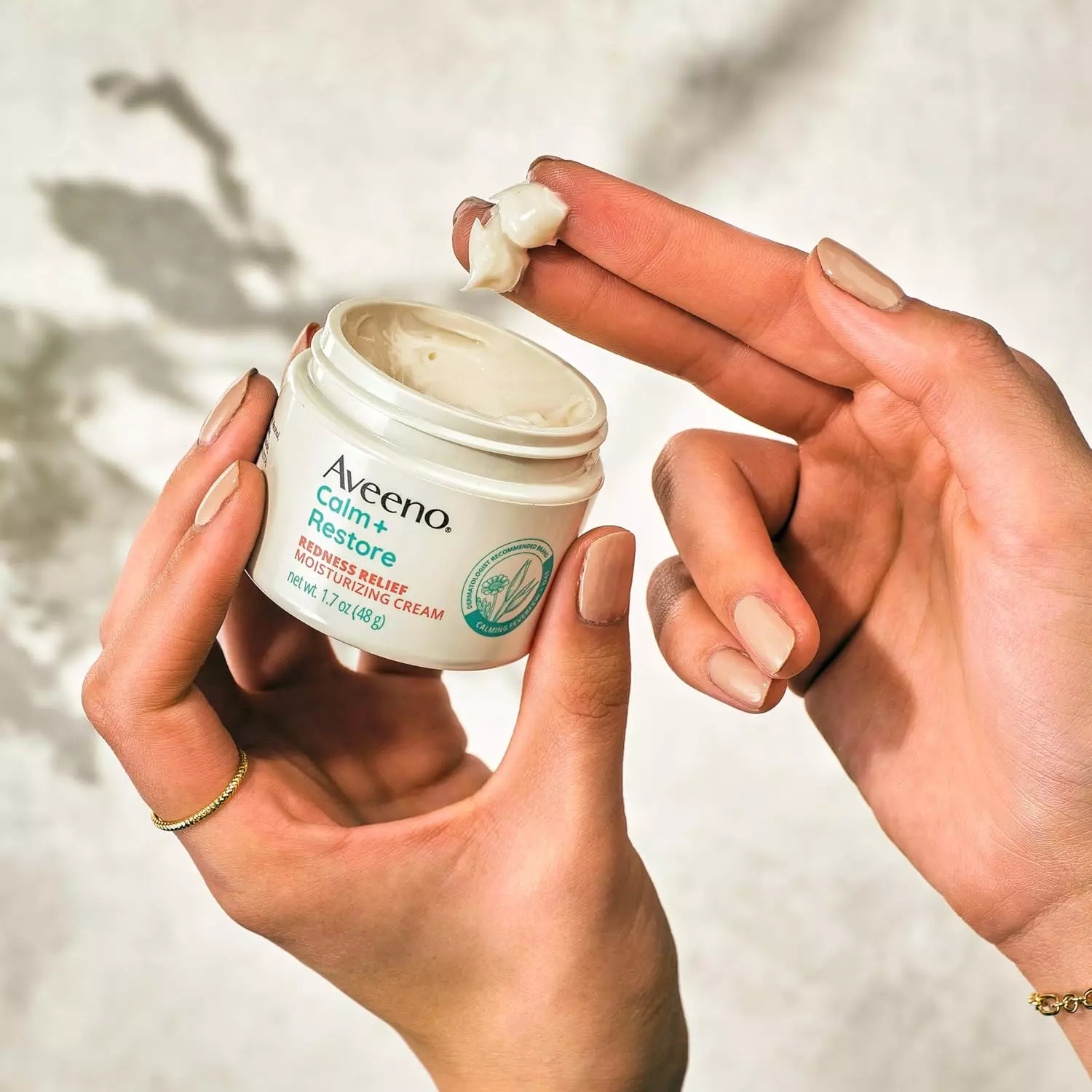 Aveeno Calm + Restore Redness Relief Moisturizing Cream (48g)