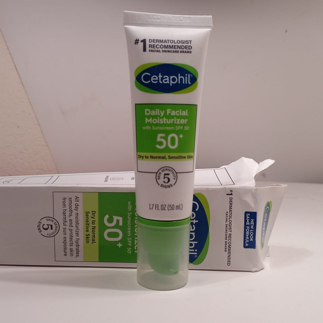 DUMP STOCK Daily Facial Moisturizer with SPF 50+