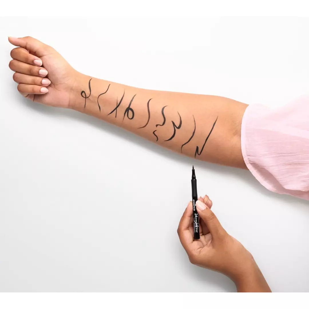 Essence 24Ever Ink Liner 01 (1.2ml)