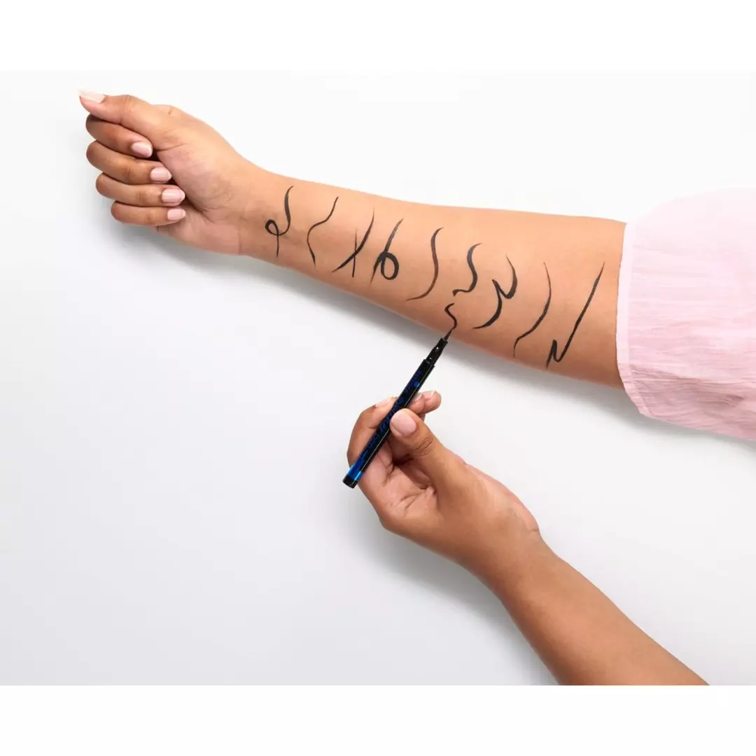 Essence Eyeliner Pen Waterproof - 01 Deep Black (1ml)