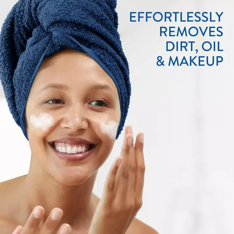 Cetaphil Gentle Foaming Cleanser Normal to Dry Skin (237ml)