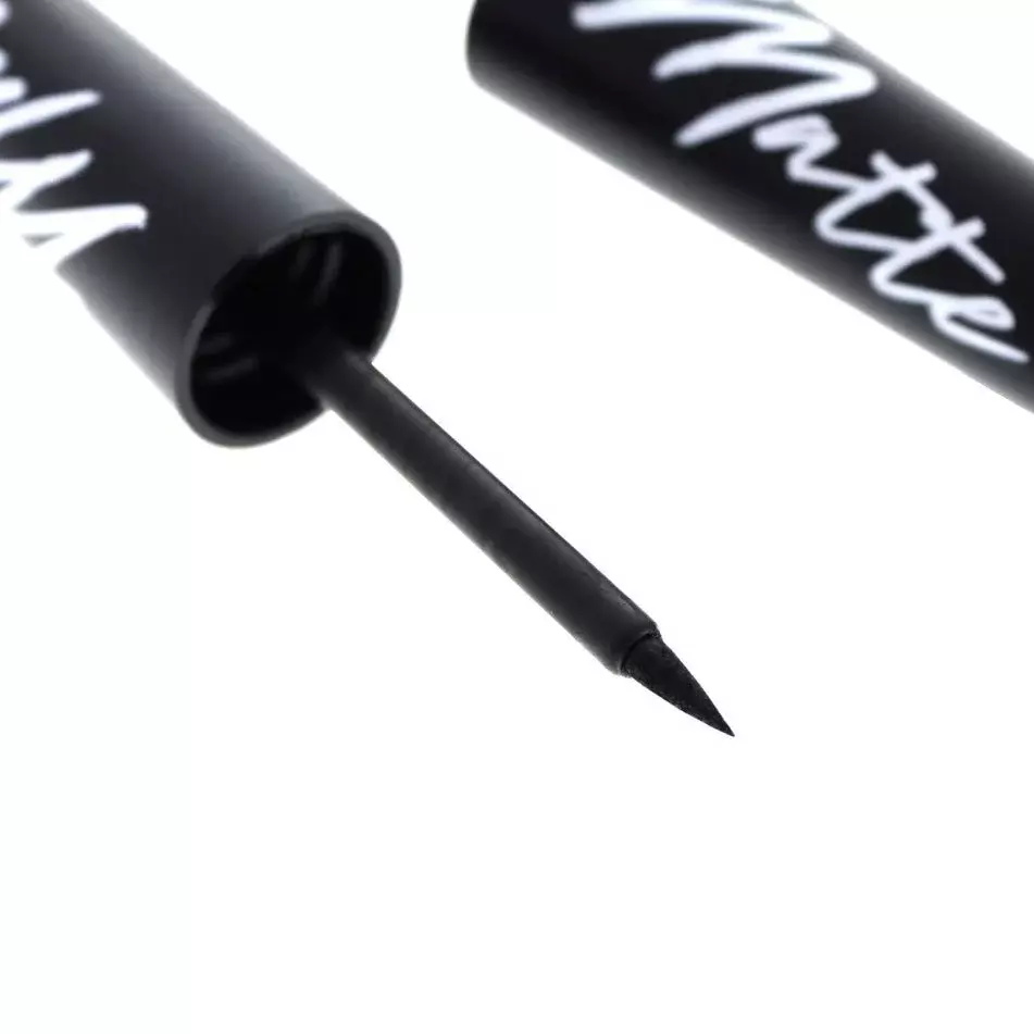 Amor Us Matte Liquid Eyeliner - Brush tip