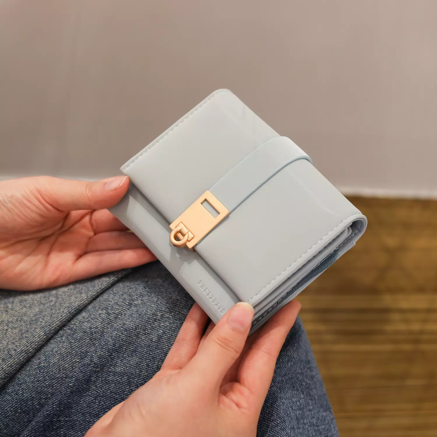 Prettyzys RFID Blocking Multicard Wallet - BLUE