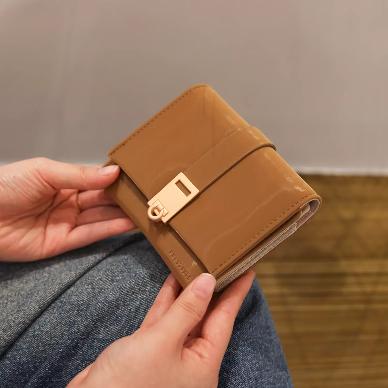 Prettyzys RFID Blocking Multicard Wallet - BROWN
