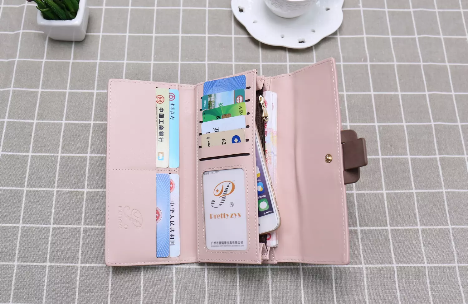 Prettyzys Minimalist Classic Noble Trifold Wallet