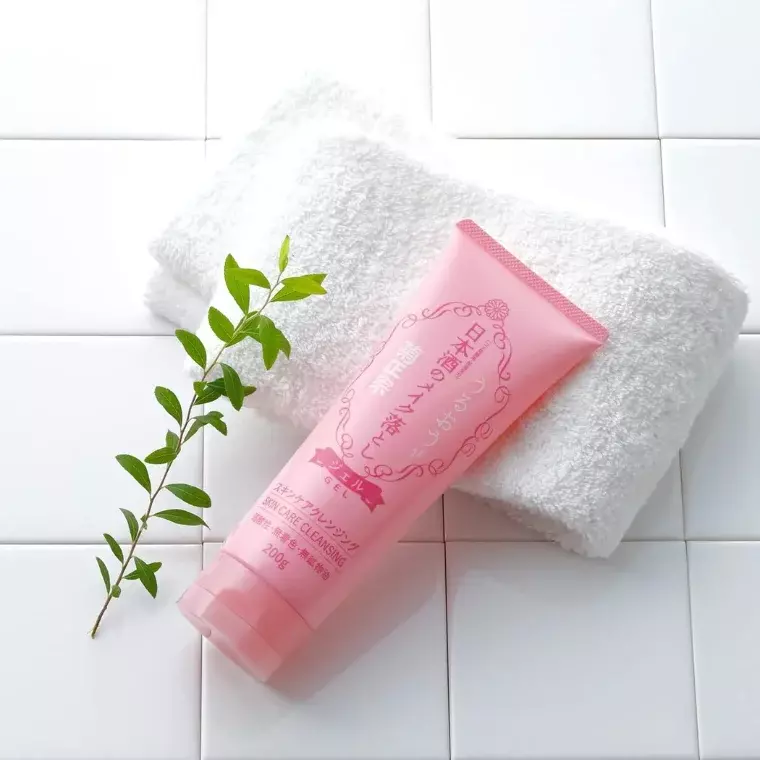 Kikumasamune Sake Skin Care Cleansing Gel Makeup Remover (200gm)