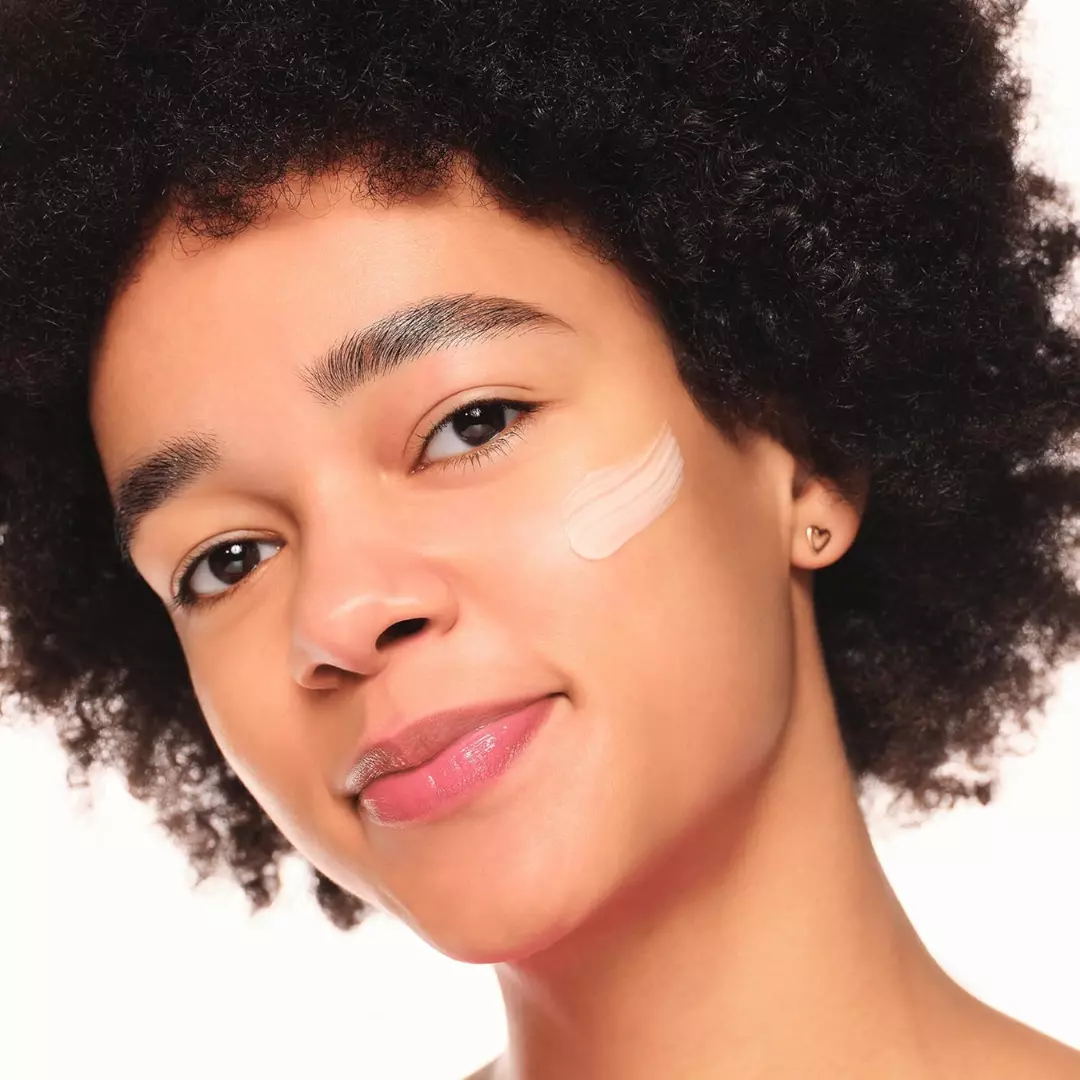 Essence Silky Blur Poreless Primer (30ml)