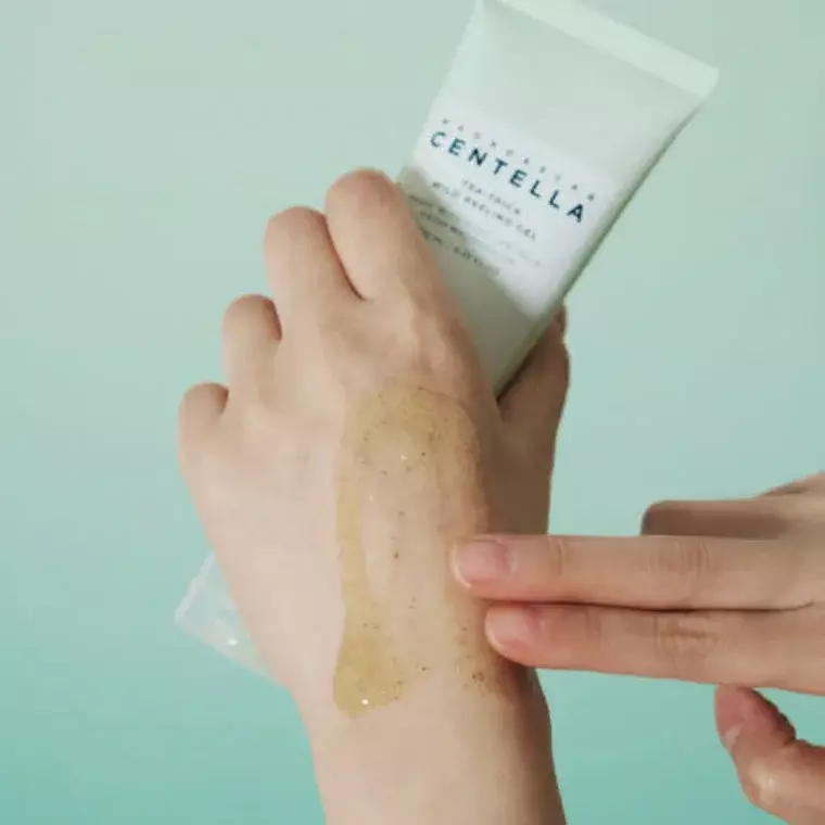 Skin1004 Madagascar Centella Tea-Trica Mild Peeling Gel (125ml)