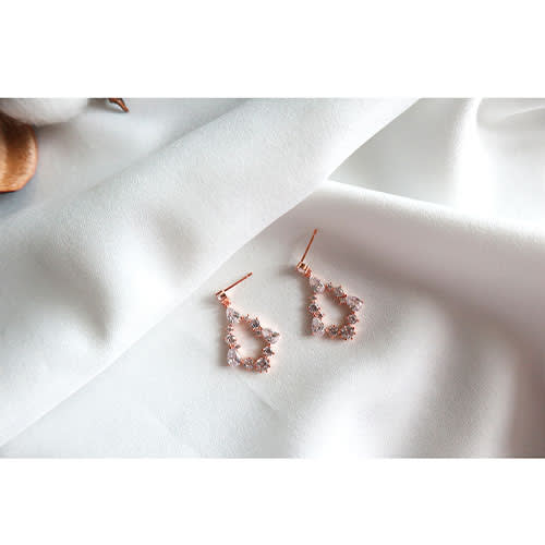 Blink 92.5 Silver Needle E-Lee Seong-gyeong Aura Earrings-Wearing